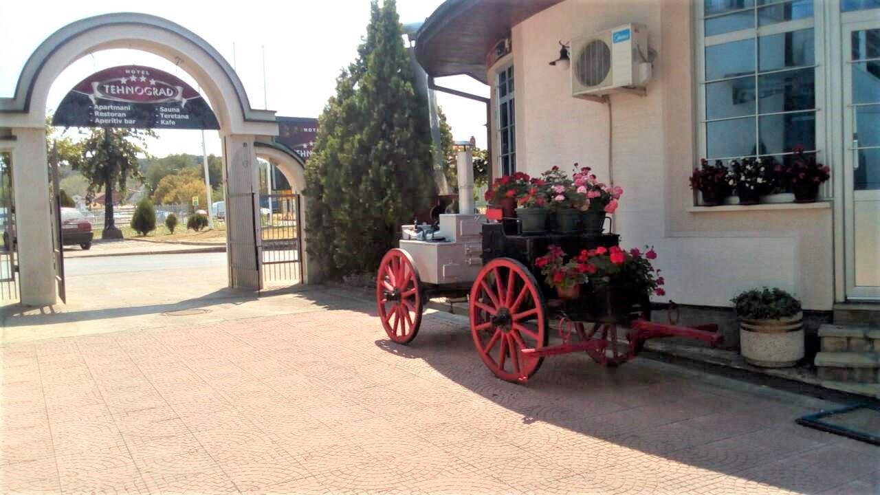 Hotel Tehnograd Кралево Екстериор снимка